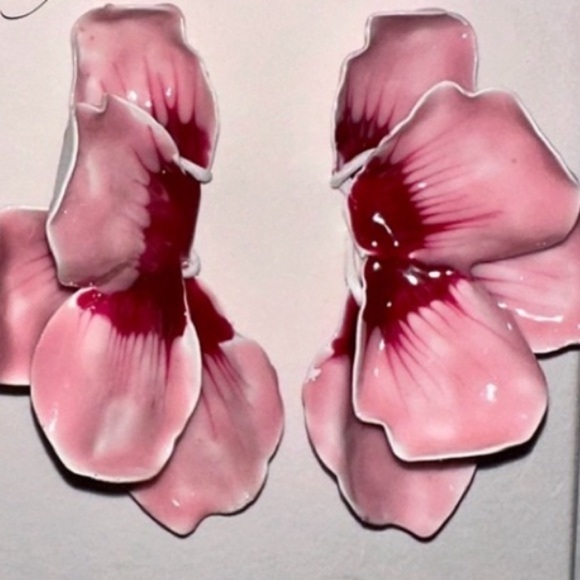 ZARA Earrings Enameled Petal Fan in Pink 💕✨✨✨✨ - Picture 2 of 8